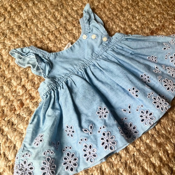 ❄️baby gap eyelet dress - Picture 8 of 8